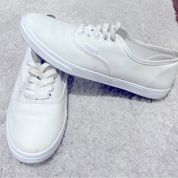 Vans - Picture 1 of 2